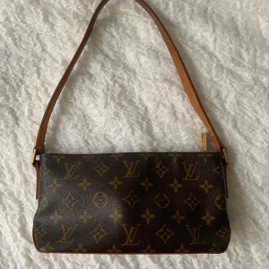 Louis Vuitton Trotteur bag  - Trotteur leather handbag, bra skick! Bredd: 24 cm, höjd: 13 cm. 