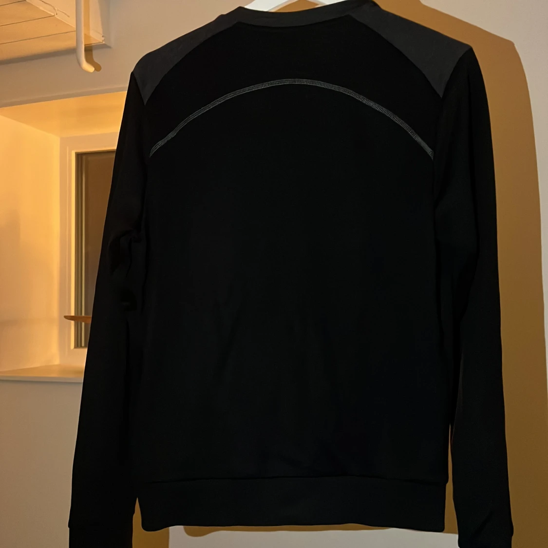 Hugo Boss tröja i skönt material  - 90