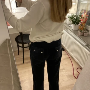 Juciy couture byxor  - Väldigt fint skick och inga märkbara skador. Storlek S, färg night sky. 450kr inklusive frakt💓alternativt mötas upp 