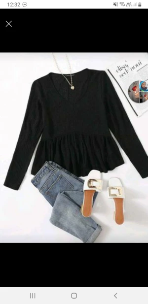 Svart tröja - Storlek s  Skriv för mer bilder Helt oanvänd pga fel storlek 