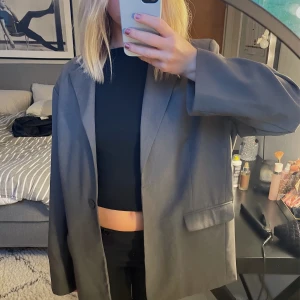 Kavaj, 40 - Kavaj, storlek 40 Använd ca 2 gånger Köparen står för frakten 🤍