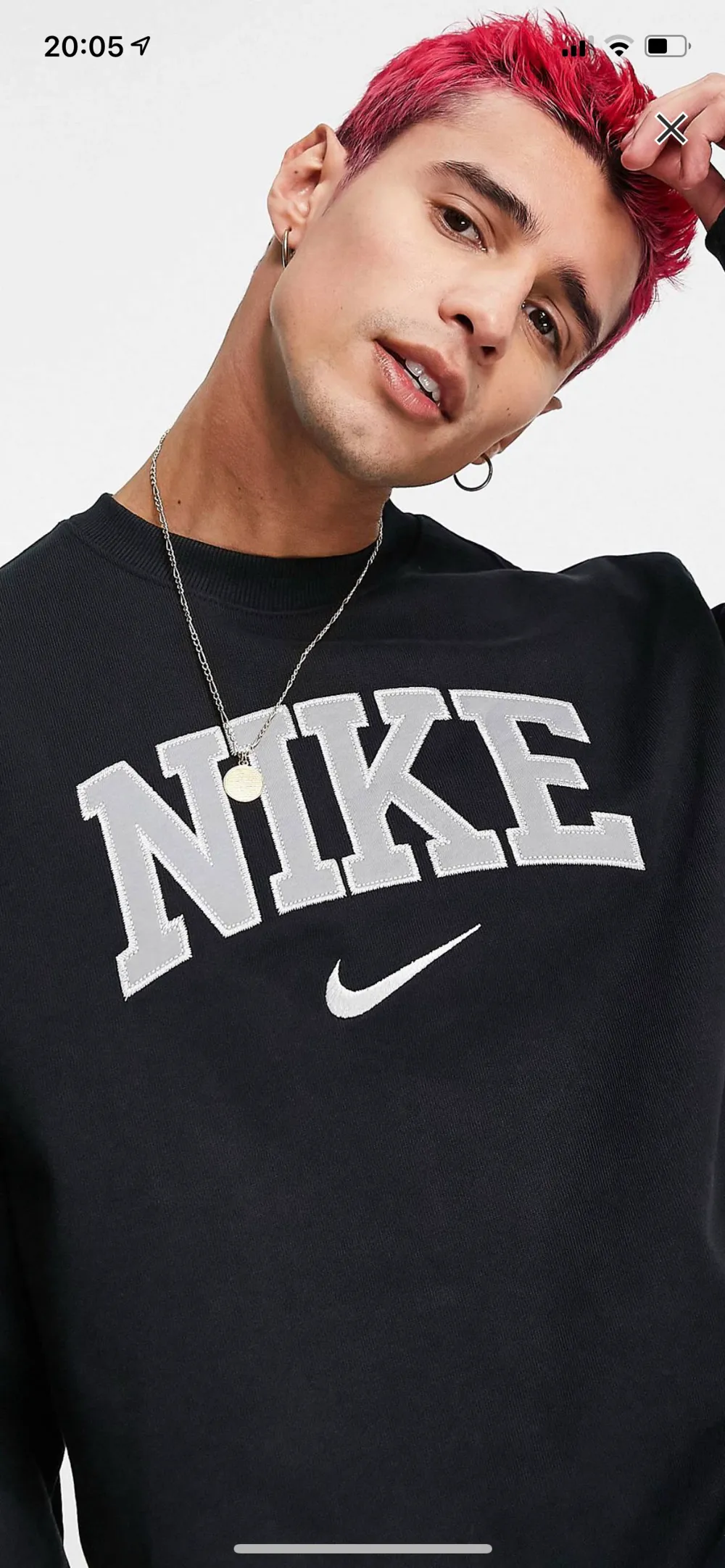 Säljer denna snygga Nike sweatshirten köpt på ASOS❤️hör av er vid intresse, köparen står för frakt. Hoodies.