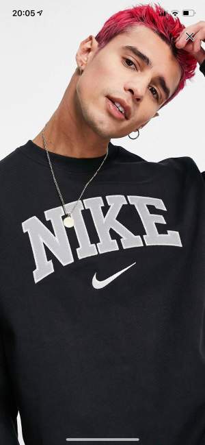 Säljer denna snygga Nike sweatshirten köpt på ASOS❤️hör av er vid intresse, köparen står för frakt