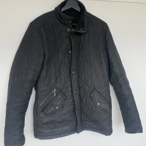 Jacka från Barbour - Jacka från Barbour i storlek M.  Bra skick och fungerar som. Vår/vinter/höstjacka