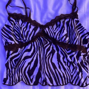 Topp - Köpt den från Shein men tyckte inte om den , använt den kanske 2-3 gånger.