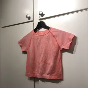 Träningstopp - Rosa träningstopp från Shein, bra kvalite, aldrig använd. 