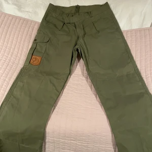 Fjäll räven byxa - Väldigt fina cargo byxor i märket fjäll räven, pris kan diskuteras 
