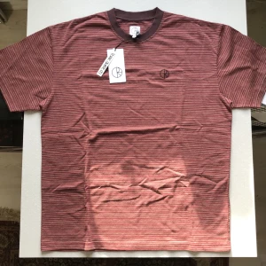 Polar skate co. tshirt - M - Helt ny med tag. 10/10 Nypris: 599kr  