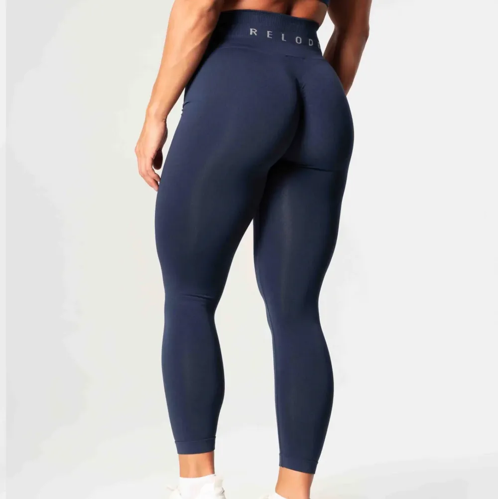 Säljer dessa relode leggingsen som är använda 1 gång då dom är lite stora och har tagit bort lappen så kan inte skicka tillbaks, storlek M och är skit snygga och sköna. Billigare om man köper båda paren ja säljer. Jeans & Byxor.