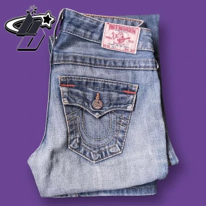 true religion jeans  - sjukt snygga truey jeans ❗️20+ TRUE RELIGION JEANS på ✅benimdenim.se✅❗️ytterben 96cm, innerben 72, midja 26w 