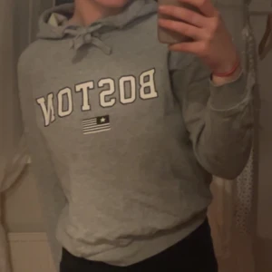 hoodie strl S - snygg hoodie strl S, passar XS-S. ORDINARIE PRIS: 60kr❌ REA NU: 30kr