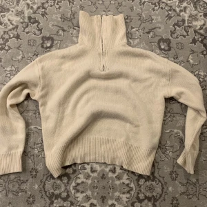 Stickad tröja  - Från Shein. Storlek S