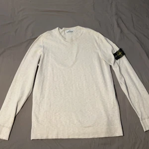 Stone island tröja - Säljer min stone tröja då jag int använder den längre, skick: nyskick. 