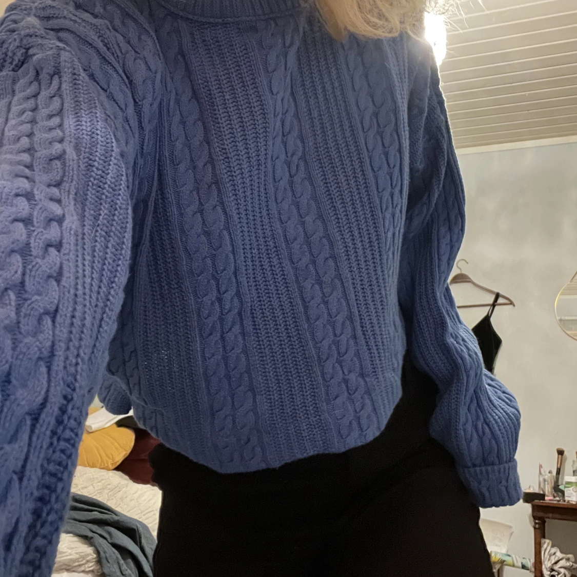 Blå stickad tröja - 90