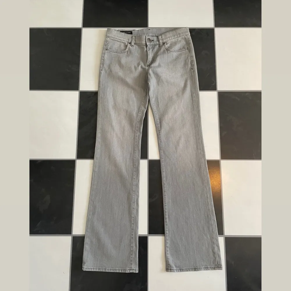 Samsøe Samsøe jeans i storlek 29/34, Rak passform med flare, nya. Jeans & Byxor.