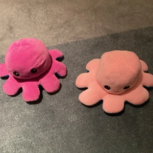 bläckfisk gosedjur  - coola bäckfisks gosedjur som går att vända ut och in på! 30 kr för en, 50 kr för båda!! köparen står för frakten 
