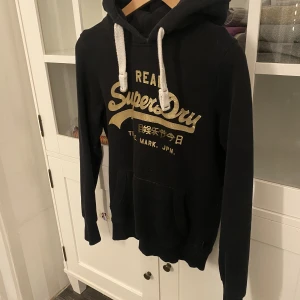 Superdry hoodie  - Fin hoodie som inte använts mycket. Nypris 399