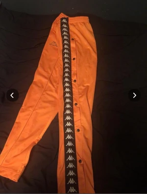 Kappa byxor - Stl- xl men klassar som M/L, Inga fläckar eller andra skador, bra kvalitet 