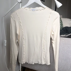 Frill Top från & Other Stories - Superfin Frill Top från & Other Stories i stl M. 
