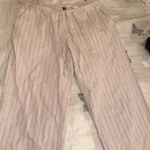Randiga linne byxor - Ett par randiga linne byxor andvända några gånger+priser kan diskuteras 