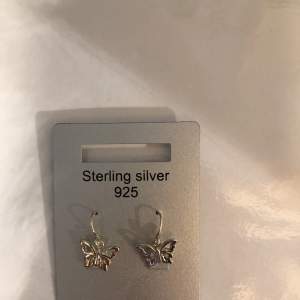 Jättefina örhängen i äkta silver! Köpta för 149 och aldrig använda, endast testade!! Fri frakt 💖