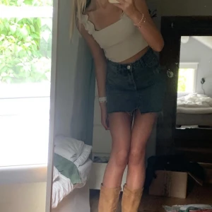 Volangtopp zara - Superfin volangtopp från zara, knappt använd och gratis frakt 😍😍