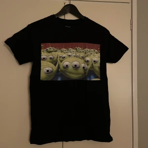 Toystory t-shirt! - Skön tröja från Primark! Storlek S. Sparsamt använd! Fint skick! Hämtas i Uppsala eller skickas mot fraktkostnad❣️