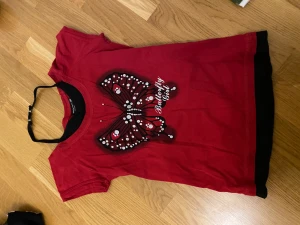 Baby-tee! - Jätte söt 2000s baby tee!! Köpt här på Plick men aldrig använd. 💕