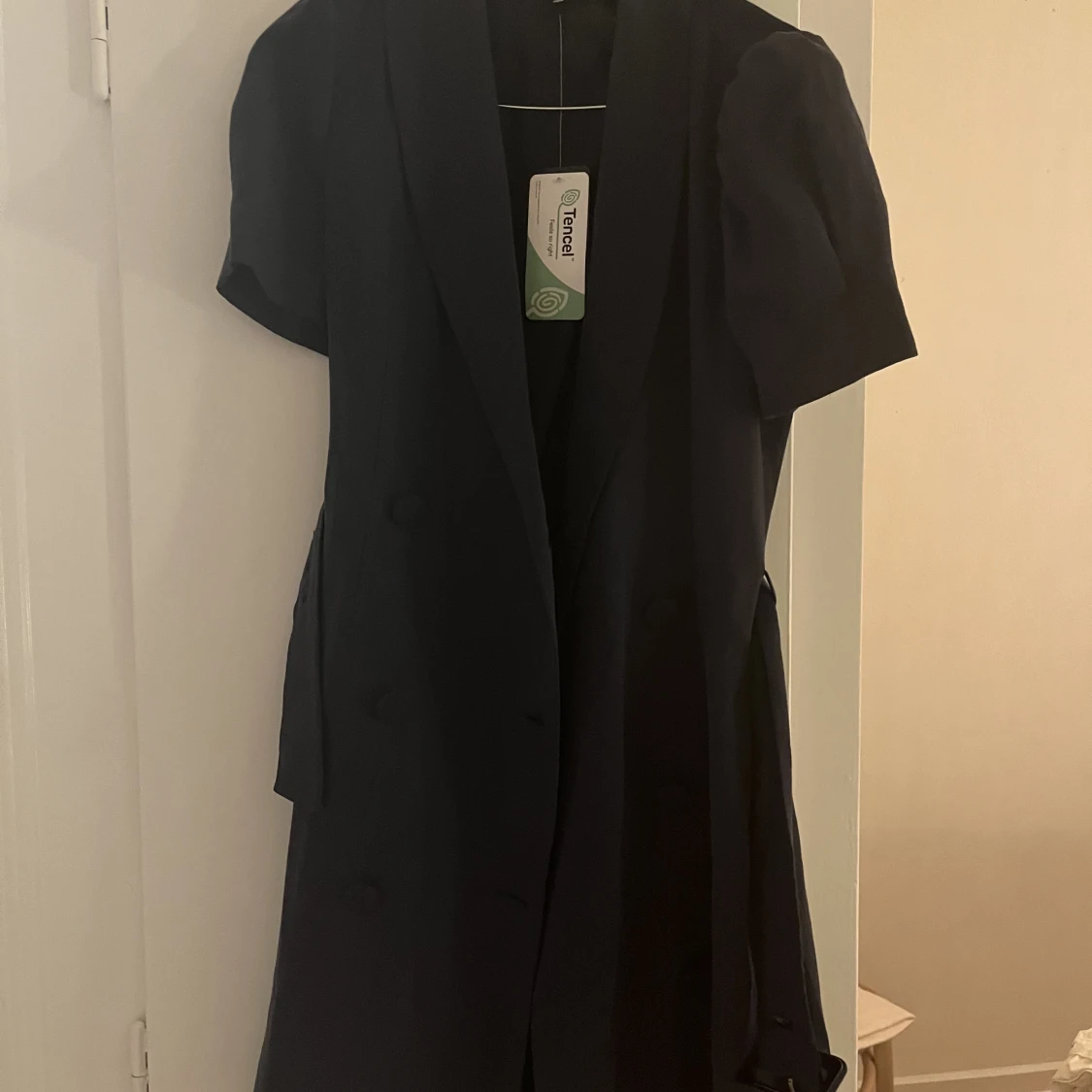 Hallhuber blå klänning