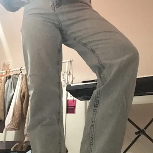 superfina jeans 🫶 - frakt: 64kr (184kr totalt) 