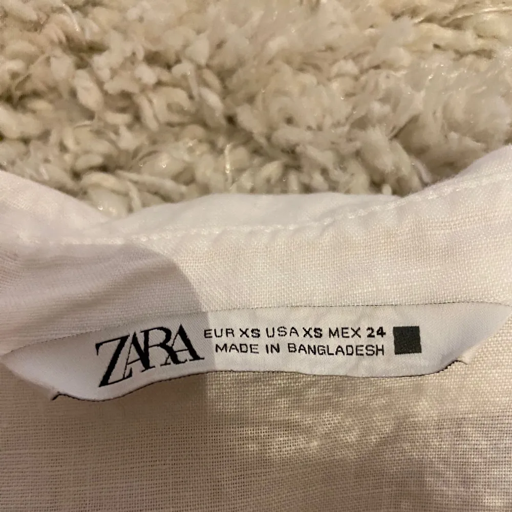 Vit, klänning, XS, sommar, nyskick, jag behöver den inte längre, Märke: Zara. Klänningar.