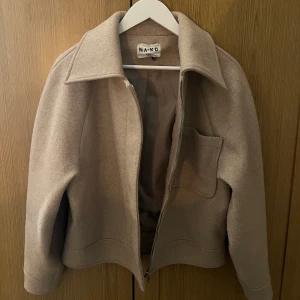 Jacka från NA-KD  - Säljer denna jackan från NA-KD. 