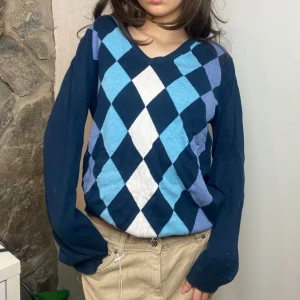 Argyle Pullover - Fint skick, storlek L, jag på bilden har vanligtvis XS! Köp nu är på🤍