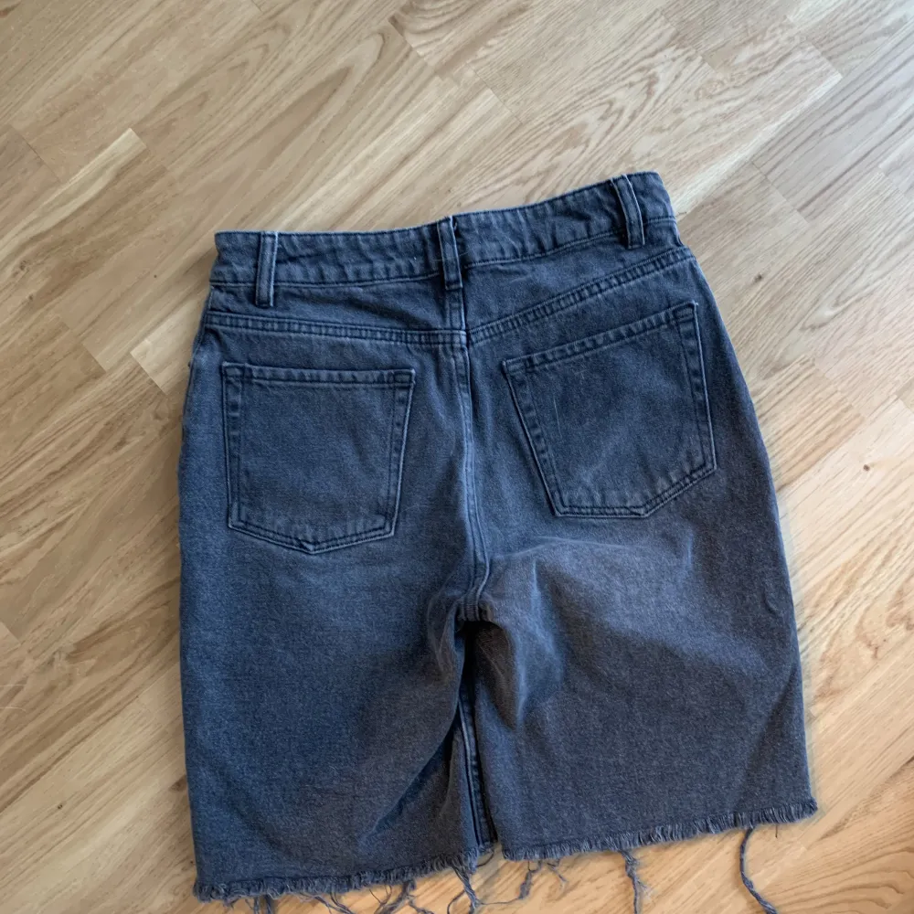 jeansshorts från NAKD  Oanvända . Shorts.