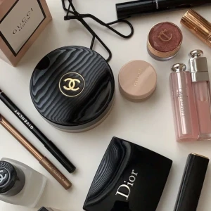 Cream bronzer - Intressekoll på Chanel cream bronzer, helt ny oöppnad, slutsåld i hela Europa! Kollar då jag har dubbletter! Bjuder på frakten vid snabb affär! Direkt pris 700