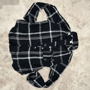 Pyjamas Skjorta  - Pyjamas skjorta, väldigt skön, aldrig använd bara testad en gång 