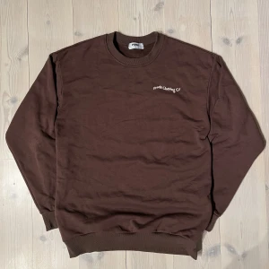 Frnds clothing sweatshirt - En sjukt fin sweatshirt från det Stockholmsbaserade bolaget Frnds clothing. Tröjan är i storlek L och är i ett mycket bra skick. 