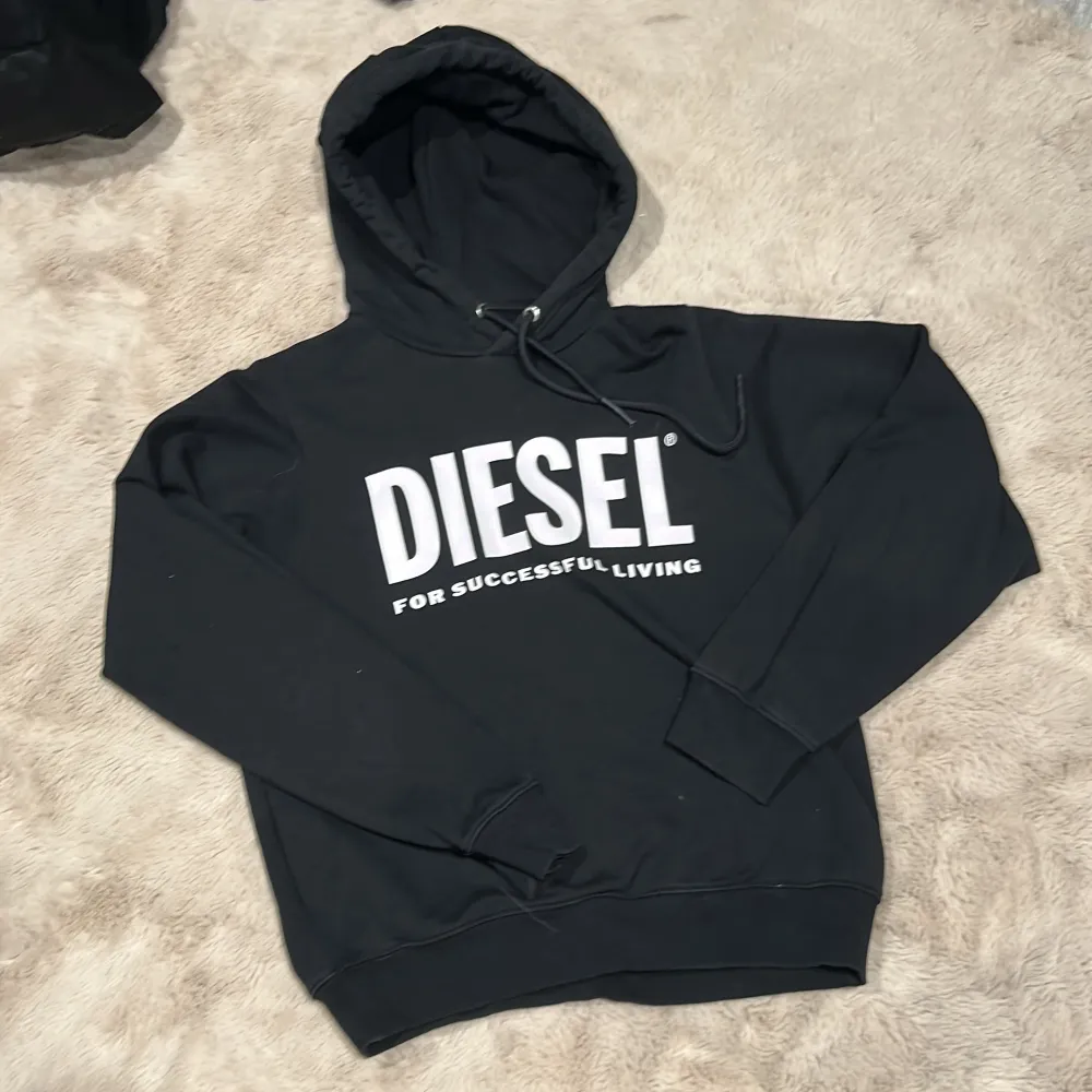 Diseal hoddie i gott skick ( äkta) ny pris 1230kr. Hoodies.