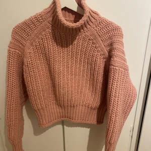 Stickad tröja  - Stickad tröja från hm i storlek xs/s. Fint skick! 