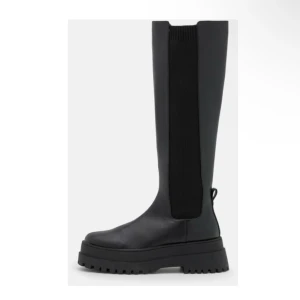 Chelsea boots  - Säljer dessa chelsea boots köpta på nelly.com för 800+frakt stl 39💛 pris kan diskuteras !