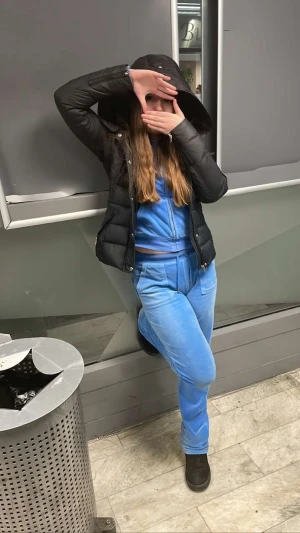 marine blå  - Hej, jag vill byta ut min marine blåa juicy dress till en brun eller röd juicy. skriv om ni är intresserade.