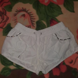 Shorts med rhinestones  - ANVÄND INTE KÖP NU 💜 Frakt: 45kr 