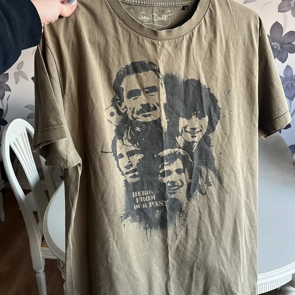 Unik Liverpool t-shirt med legender från förr.. T-shirts.