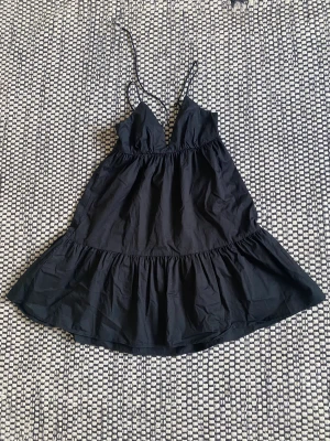 Klänning  - Fin klänning till sommaren som är för liten i toppen för mig❤️