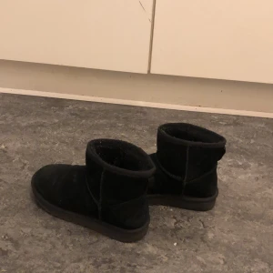 Fake uggs  - Jättefina uggs från skopunkten för 600kr och användes få gånger förra vintern då inte uggs va nått för mig 