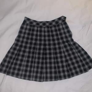 Fin kjol som är använd fåtal gånger.