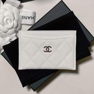 Chanel korthållare i vit, köpt för 7 månader sedan, kvitto och förpackning finns med
