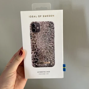 Mobilskal - Superfint ideal of Sweden skal som jag inte kan använda längre, använt fåtal gånger och är i väldigt bra skick. Om du köper något annat av mig kan du få skalet för 50kr👌🏼