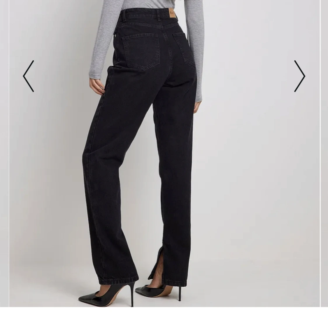 Svarta jeans// oanvända  - 90