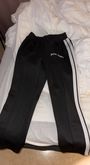 Palm angels byxor svarta  - Jätte fint skick Palm angels byxor storlek medium.